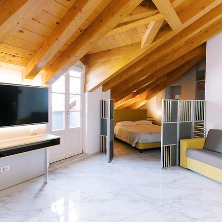 Casa King Apartment โกโม ภายนอก รูปภาพ