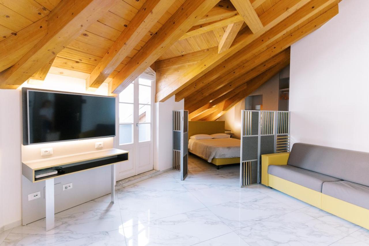 Casa King Apartment โกโม ภายนอก รูปภาพ