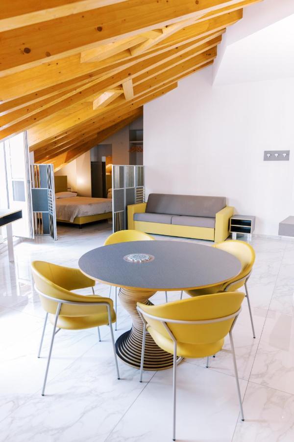 Casa King Apartment โกโม ภายนอก รูปภาพ