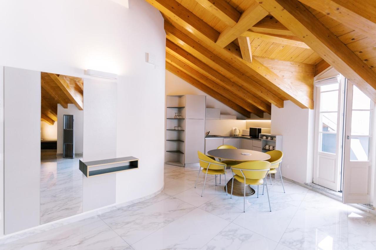 Casa King Apartment โกโม ภายนอก รูปภาพ