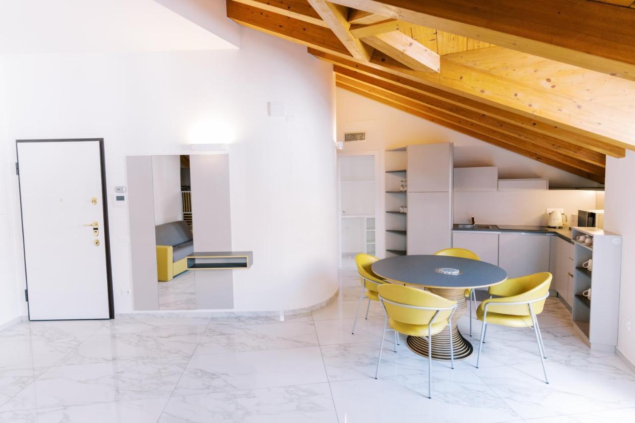 Casa King Apartment โกโม ภายนอก รูปภาพ
