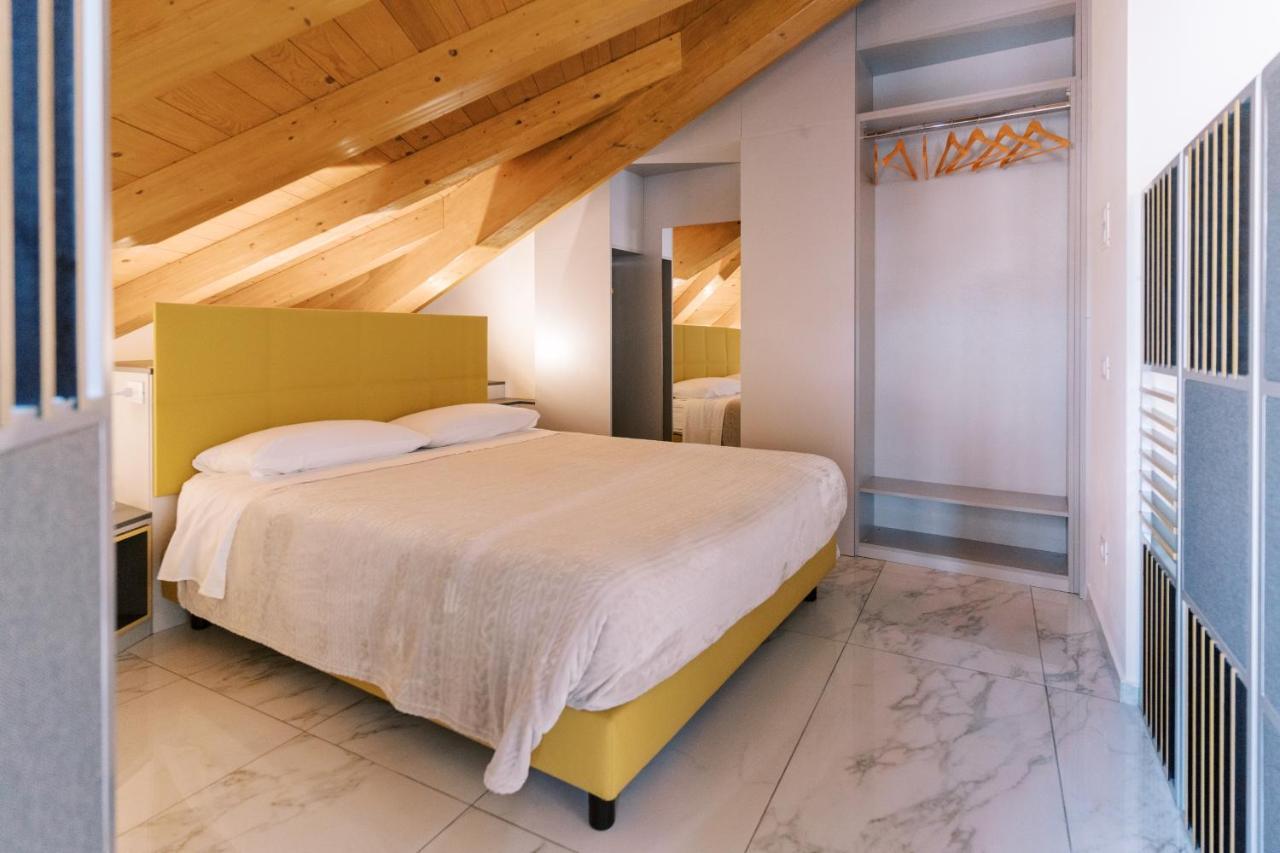 Casa King Apartment โกโม ภายนอก รูปภาพ